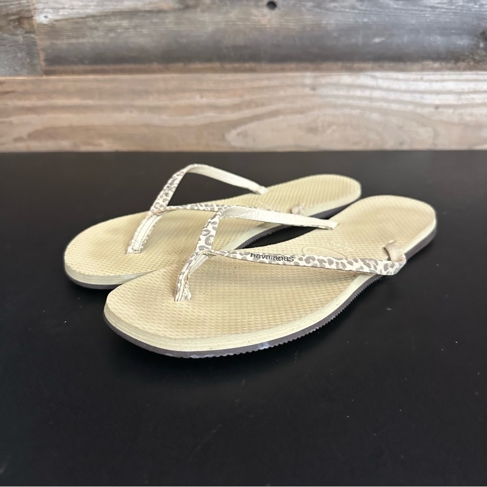 Havaianas Slim Beige T Strap Leopard Print Flip Flops Women’s Size 9-10 Thongs